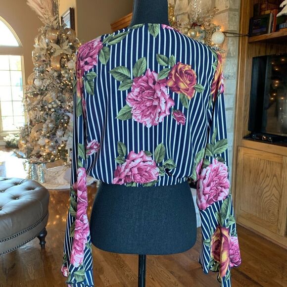 Charlotte Russe Cropped‎ Top Strips and Floral Print - Picture 3 of 15